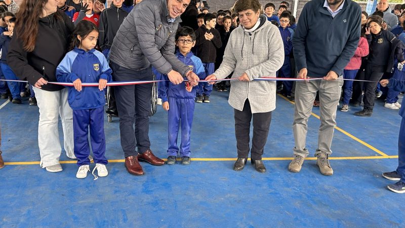 Escuela Independencia de La Pirca inaugura multibanca por 67 millones de pesos 