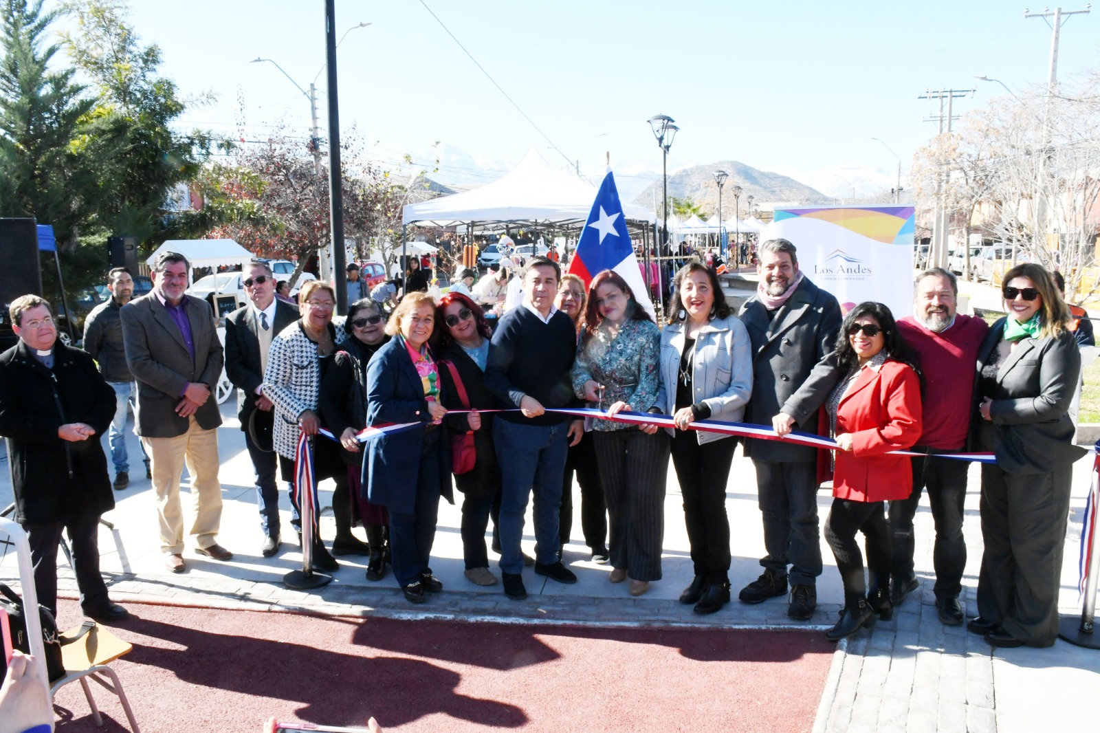 Inauguran obras de mejoramiento de plaza y nueva multicancha en Villa Los Acacios