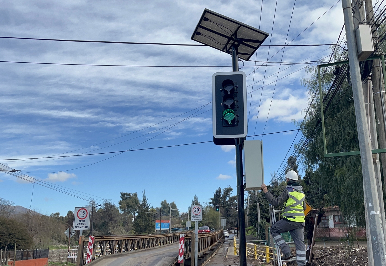 Habilitan semáforo en puente mecano que permitirá usarlo en ambas direcciones