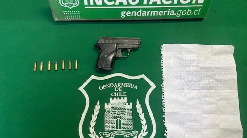 Gendarmes incautan pistola y municiones lanzadas a la cárcel de Los Ande