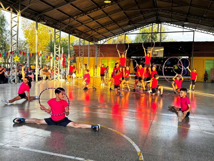 Escuela José Miguel Carrera reunió a 600 personas en segunda versión de la Muestra Artística Deportiva