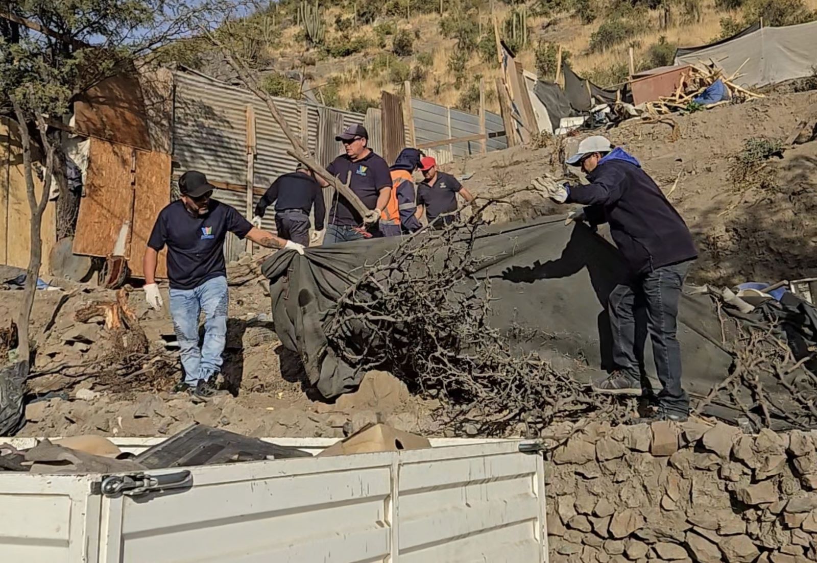 Equipos municipales de San Esteban recuperaron un área verde que fue tomada en Chañarcillo: Era utilizada para realizar actividades ilegales