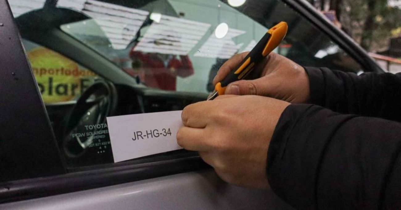 Cuenta regresiva: quedan solo 10 días para cumplir con el grabado de patentes en vidrios y espejos