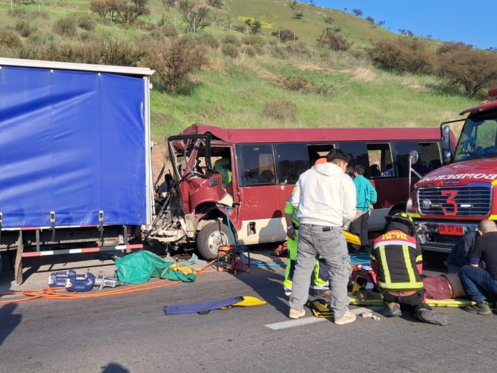 Accidente en Ruta 5 Norte deja a más de 20 personas lesionadas, en su mayoría menores de edad