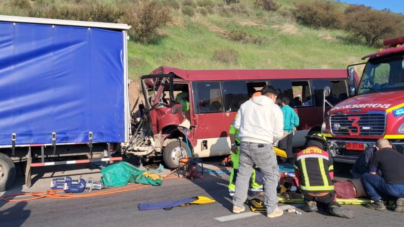 Accidente en Ruta 5 Norte deja a más de 20 personas lesionadas, en su mayoría menores de edad