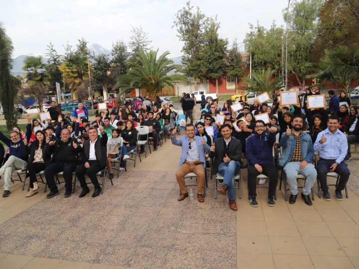 Municipio de San Esteban entregó beca a 50 deportistas locales