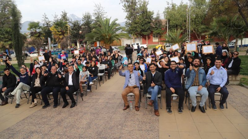 Municipio de San Esteban entregó beca a 50 deportistas locales