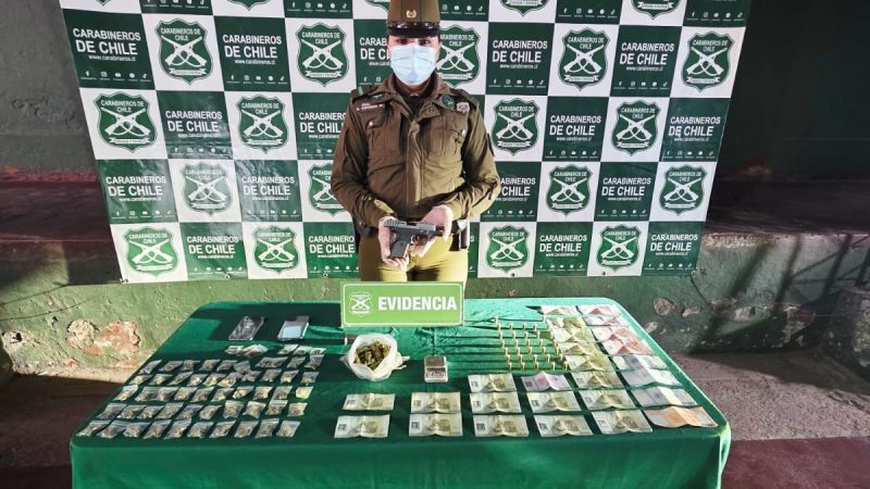 Carabineros de Los Andes recupera vehículo de alta gama robado y detiene a dos personas