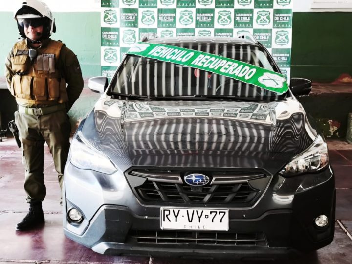Carabineros de Los Andes recupera vehículo robado que circulaba con patentes falsas