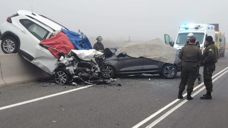Tres personas fallecidas deja violenta colisión frontal en la Autopista Los Libertadores