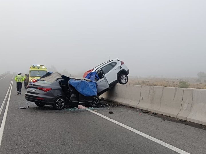 Carabineros confirma tres fallecidos y dos menores graves en choque frontal en la Autopista Los Andes