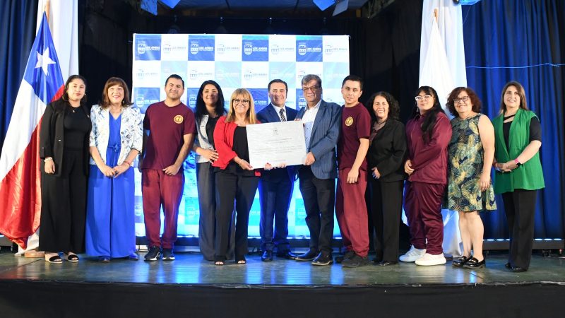 Municipio de Los Andes realizó emotiva ceremonia de finalización de 38 años en la administración de la educación publica