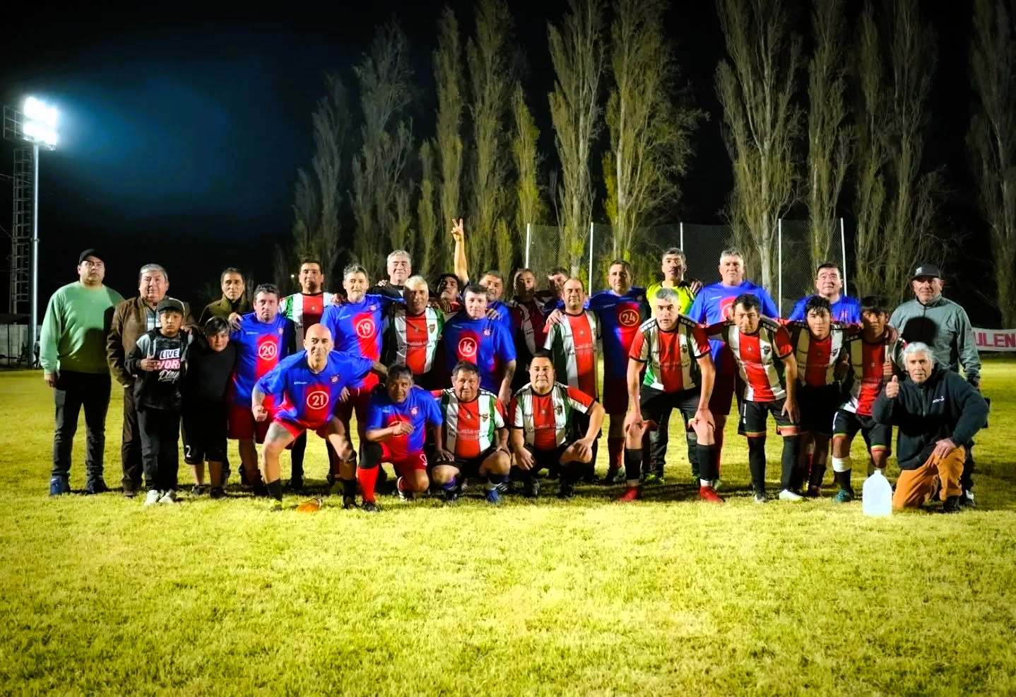Una noche brillante para el deporte Llayllaíno: Inauguran las esperadas luminarias y mejoras de la cancha Vichiculén