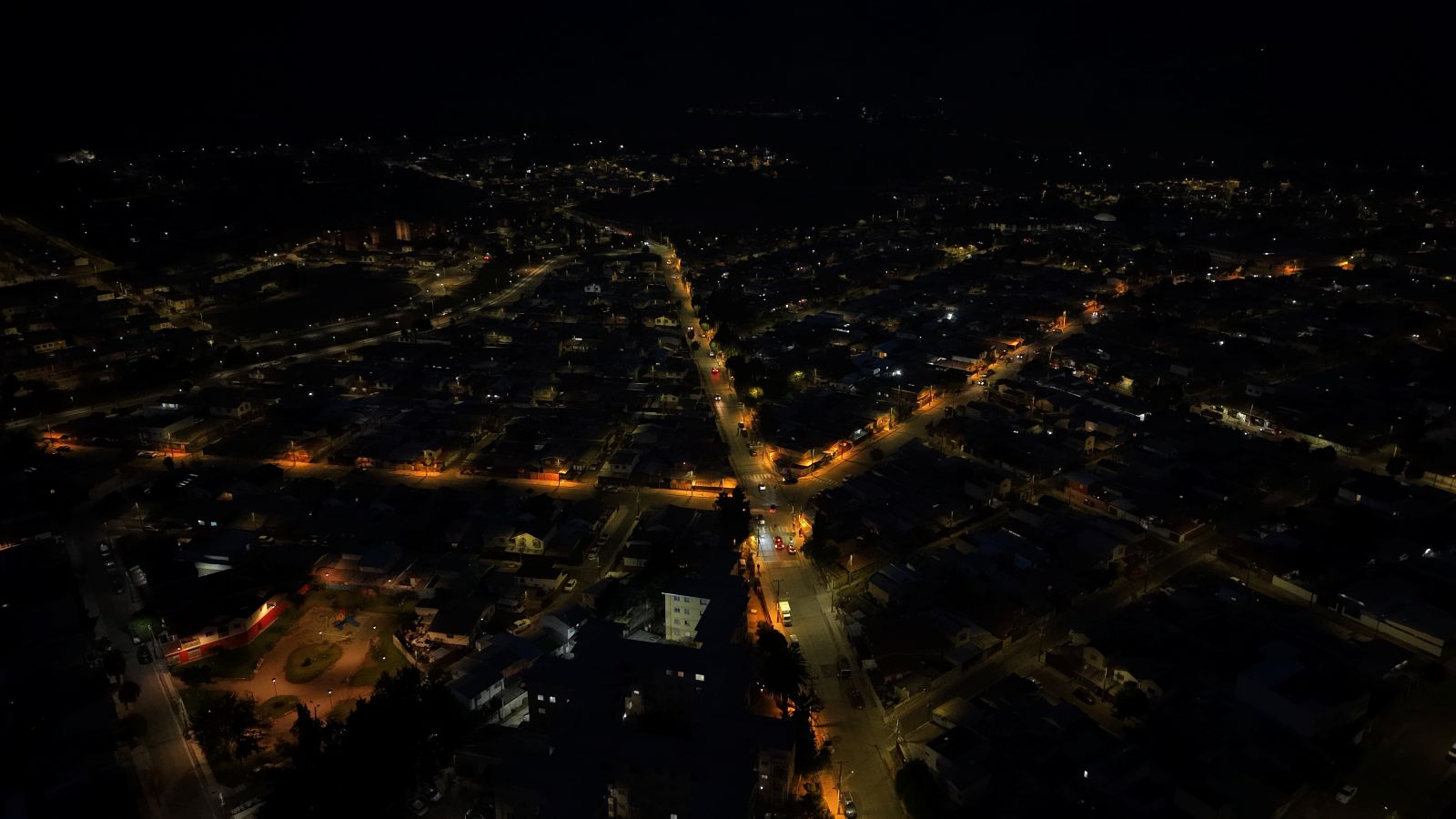 Principales vías hacia el sector alto de Llay Llay cuentan con nuevas luminarias peatonales
